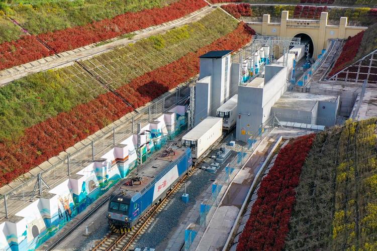 中老铁路利好股票_老挝水果输华难题_中老铁路冷链物流