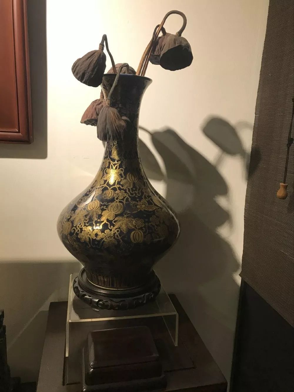 自去年下半年起古玩市场惨淡经营，如今大势已定，有人转型有人愁