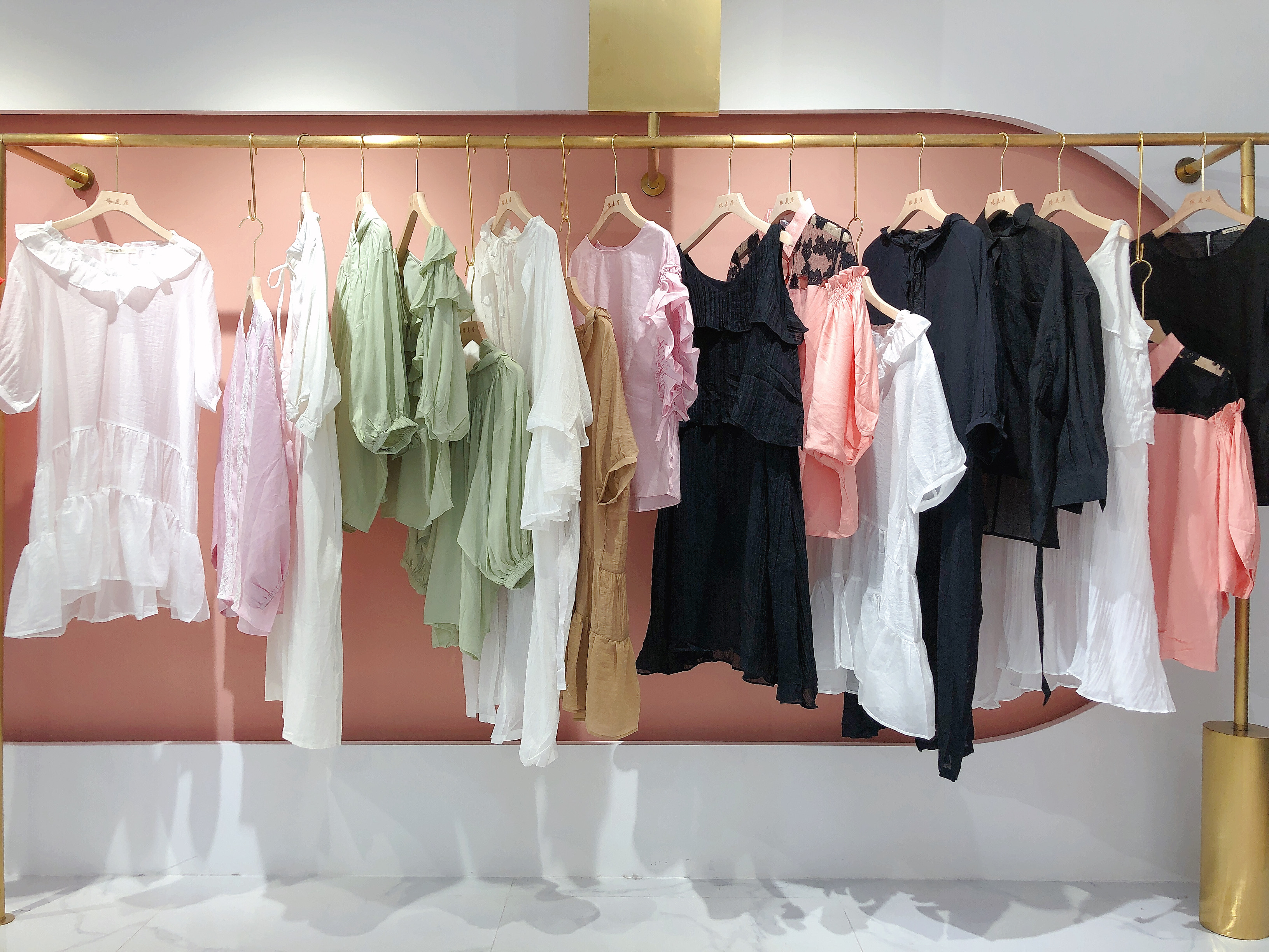 想开个服装店进货渠道_广州服装批发市场介绍_全国服装尾货基地批发地