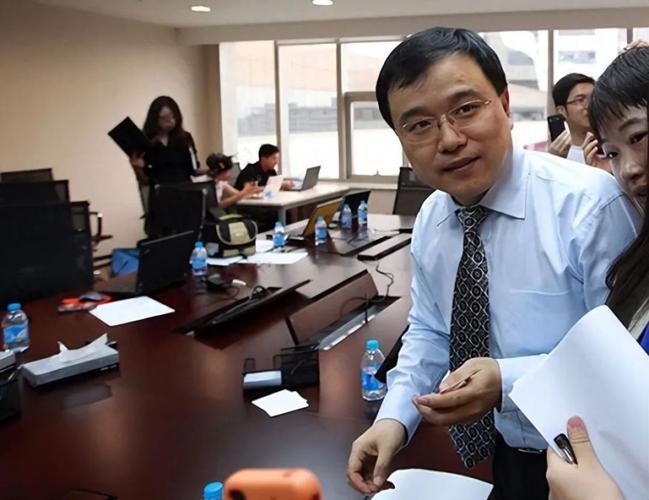 长期明星基金经理奔私后，王亚伟也难续神话