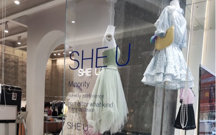 十三行服装批发市场 线上转型 直播电商_广州g2000女装实体店